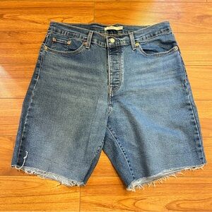 Levis Mid Shorts